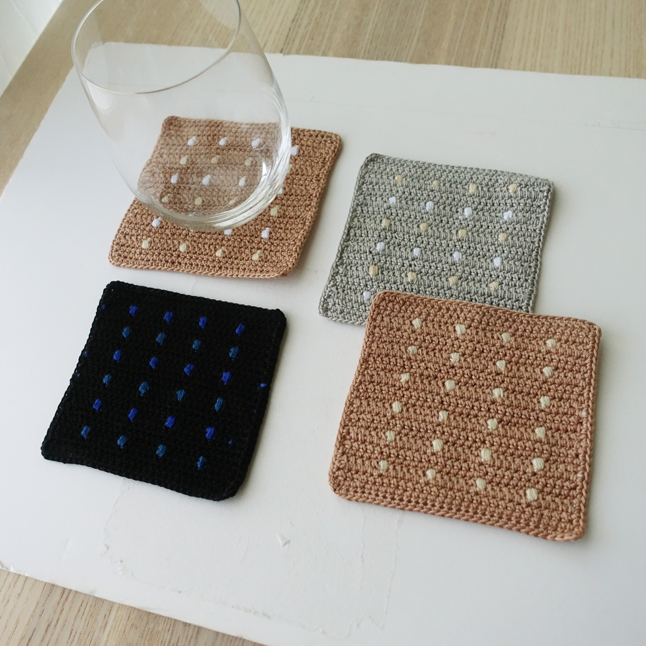 ドット柄のコースター
