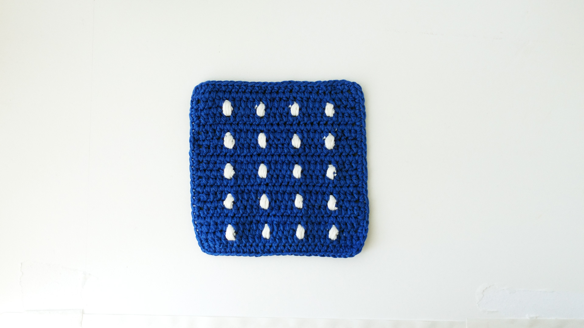 ダイソーのコットンヤーンで編んだコースター